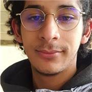 Jeune homme extrêmement sympathique et jovial, aucune difficulté au moment de parler à d'autres et de leurs apprendre quelque chose
